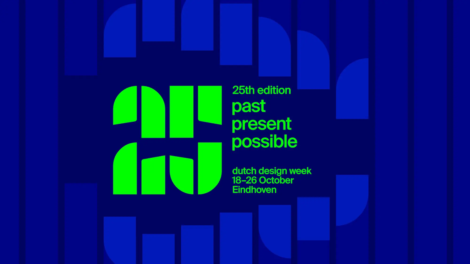 Campagnebeeld van de 25e editie van Dutch Design Week met de slogan ‘past, present, possible’ in felgroene letters op een donkerblauwe achtergrond.
